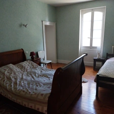 MAISON DE MAITRE AVEC  DEPENDANCES DEUX PIGEONNIERS SUR PARC DE 5000M²