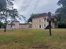 MAISON DE MAITRE  RENOVEE AVEC DEPANDANCES  EN FUTUR GITE ET PARC ARBORE  