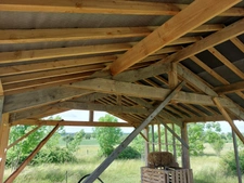 CORPS DE FERME AVEC DEPENDANCES ET GRAND MOBILHOME SUR TERRAIN SUR VEGETALISE DE 2ha16a90ca aux allures de camping! 250000€