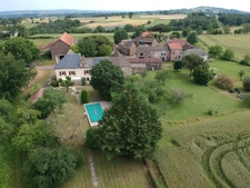 MAISON EN PIERRE RENOVEE  200m² avec deuxieme batisse autonome à amenager en gîte 