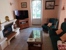 MAISON DE MAITRE AVEC  DEPENDANCES DEUX PIGEONNIERS SUR PARC DE 5000M²