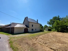 MAISON EN PIERRE RENOVEE  200m² avec deuxieme batisse autonome à amenager en gîte 