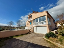 VILLA CONTEMPORAINE RECENTE AVEC PISCINE