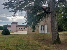 MAISON DE MAITRE  RENOVEE AVEC DEPANDANCES  EN FUTUR GITE ET PARC ARBORE  