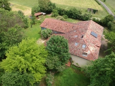  CORPS DE FERME RENOVE AVEC  EQUIPEMENT POUR 2 CHEVAUX GRANDES DEPENDANCES SUR 1,2ha