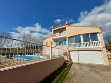 VILLA CONTEMPORAINE RECENTE AVEC PISCINE