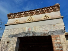 CORPS DE FERME AVEC PIGEONNIER DEPENDANCES +LOCAL COMMERCIAL + STOCKAGE+ TERRAIN EN UA2  319900€