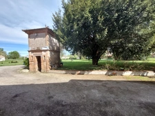 MAISON DE MAITRE AVEC  DEPENDANCES DEUX PIGEONNIERS SUR PARC DE 5000M²