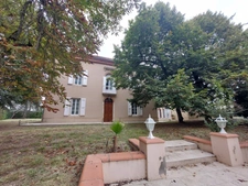 MAISON DE MAITRE  RENOVEE AVEC DEPANDANCES  EN FUTUR GITE ET PARC ARBORE  