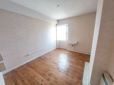 CORPS DE FERME AVEC PIGEONNIER DEPENDANCES +LOCAL COMMERCIAL + STOCKAGE+ TERRAIN EN UA2  319900€