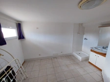 VILLA CONTEMPORAINE RECENTE AVEC PISCINE