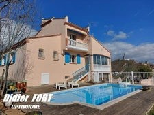 VILLA CONTEMPORAINE RECENTE AVEC PISCINE
