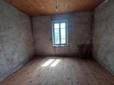 CORPS DE FERME AVEC DEPENDANCES ET GRAND MOBILHOME SUR TERRAIN SUR VEGETALISE DE 2ha16a90ca aux allures de camping! 250000€