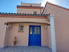 VILLA CONTEMPORAINE RECENTE AVEC PISCINE