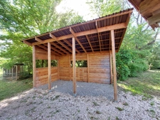  CORPS DE FERME RENOVE AVEC  EQUIPEMENT POUR 2 CHEVAUX GRANDES DEPENDANCES SUR 1,2ha