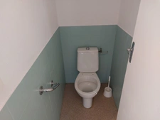 Maison dans centre ville 90m² T4 rénovée , avec garage/buanderie + terrasse +cour interieure +jardin +préau  95000€
