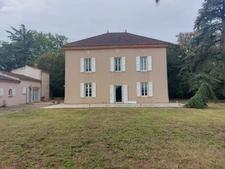 MAISON DE MAITRE  RENOVEE AVEC DEPANDANCES  EN FUTUR GITE ET PARC ARBORE  