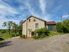 CORPS DE FERME AVEC DÉPENDANCES SUR TERRAIN DE 2 Ha 16 a 90 ca AUX ALLURES DE CAMPING !