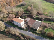 CORPS DE FERME AVEC 2 MAISONS RENOVEES ET NOMBREUSES DEPENDANCES A 10 MINUTES D'ALBI SUD 