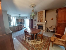 MAISON DE MAITRE  RENOVEE AVEC DEPANDANCES  EN FUTUR GITE ET PARC ARBORE  