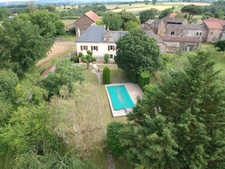 MAISON EN PIERRE RENOVEE  200m² avec deuxieme batisse autonome à amenager en gîte 