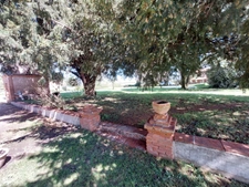 MAISON DE MAITRE AVEC  DEPENDANCES DEUX PIGEONNIERS SUR PARC DE 5000M²