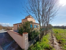VILLA CONTEMPORAINE RECENTE AVEC PISCINE