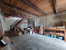 CORPS DE FERME AVEC DEPENDANCES ET GRAND MOBILHOME SUR TERRAIN SUR VEGETALISE DE 2ha16a90ca aux allures de camping! 250000€