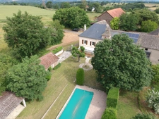 MAISON EN PIERRE RENOVEE  200m² avec deuxieme batisse autonome à amenager en gîte 