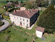 MAISON DE MAITRE AVEC  DEPENDANCES DEUX PIGEONNIERS SUR PARC DE 5000M²