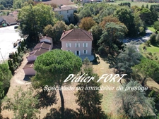 MAISON DE MAITRE  RENOVEE AVEC DEPANDANCES  EN FUTUR GITE ET PARC ARBORE  