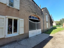 MAISON DE MAITRE AVEC  DEPENDANCES DEUX PIGEONNIERS SUR PARC DE 5000M²
