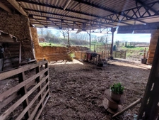 CORPS DE FERME AVEC 2 MAISONS RENOVEES ET NOMBREUSES DEPENDANCES A 10 MINUTES D'ALBI SUD 