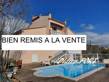 VILLA CONTEMPORAINE RECENTE AVEC PISCINE