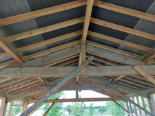 CORPS DE FERME AVEC DEPENDANCES ET GRAND MOBILHOME SUR TERRAIN SUR VEGETALISE DE 2ha16a90ca aux allures de camping! 250000€
