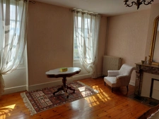 MAISON DE MAITRE AVEC  DEPENDANCES DEUX PIGEONNIERS SUR PARC DE 5000M²