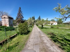 MAISON DE MAITRE AVEC  DEPENDANCES DEUX PIGEONNIERS SUR PARC DE 5000M²