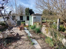 CORPS DE FERME AVEC PIGEONNIER DEPENDANCES +LOCAL COMMERCIAL + STOCKAGE+ TERRAIN EN UA2  319900€