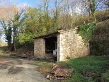 CORPS DE FERME AVEC 2 MAISONS RENOVEES ET NOMBREUSES DEPENDANCES A 10 MINUTES D'ALBI SUD 