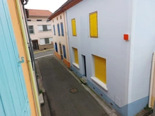 Maison dans centre ville 90m² T4 rénovée , avec garage/buanderie + terrasse +cour interieure +jardin +préau  95000€