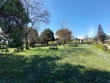 MAISON DE MAITRE AVEC  DEPENDANCES DEUX PIGEONNIERS SUR PARC DE 5000M²