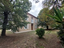 MAISON DE MAITRE  RENOVEE AVEC DEPANDANCES  EN FUTUR GITE ET PARC ARBORE  
