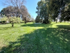 MAISON DE MAITRE AVEC  DEPENDANCES DEUX PIGEONNIERS SUR PARC DE 5000M²