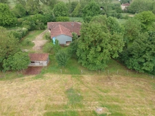  CORPS DE FERME RENOVE AVEC  EQUIPEMENT POUR 2 CHEVAUX GRANDES DEPENDANCES SUR 1,2ha
