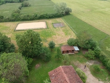  CORPS DE FERME RENOVE AVEC  EQUIPEMENT POUR 2 CHEVAUX GRANDES DEPENDANCES SUR 1,2ha