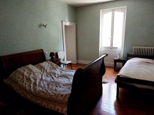 MAISON DE MAITRE AVEC  DEPENDANCES DEUX PIGEONNIERS SUR PARC DE 5000M²