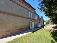 MAISON DE MAITRE AVEC  DEPENDANCES DEUX PIGEONNIERS SUR PARC DE 5000M²