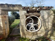 CORPS DE FERME AVEC PIGEONNIER DEPENDANCES +LOCAL COMMERCIAL + STOCKAGE+ TERRAIN EN UA2  319900€
