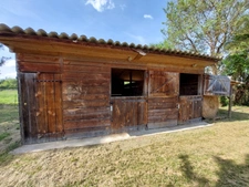  CORPS DE FERME RENOVE AVEC  EQUIPEMENT POUR 2 CHEVAUX GRANDES DEPENDANCES SUR 1,2ha