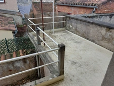 Maison dans centre ville 90m² T4 rénovée , avec garage/buanderie + terrasse +cour interieure +jardin +préau  95000€